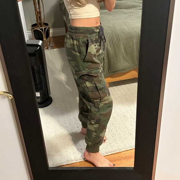 Aritzia army joggers (XXS) - Picture 3 of 6